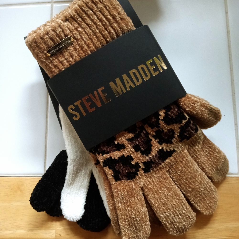 Steve Madden Black and Tan Gloves with Leopard Design - Picture 4 of 6